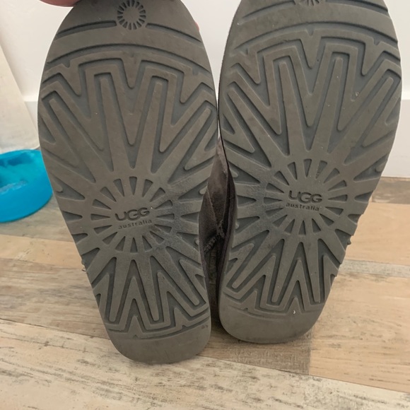 Used Brown UGGS - Picture 7 of 8